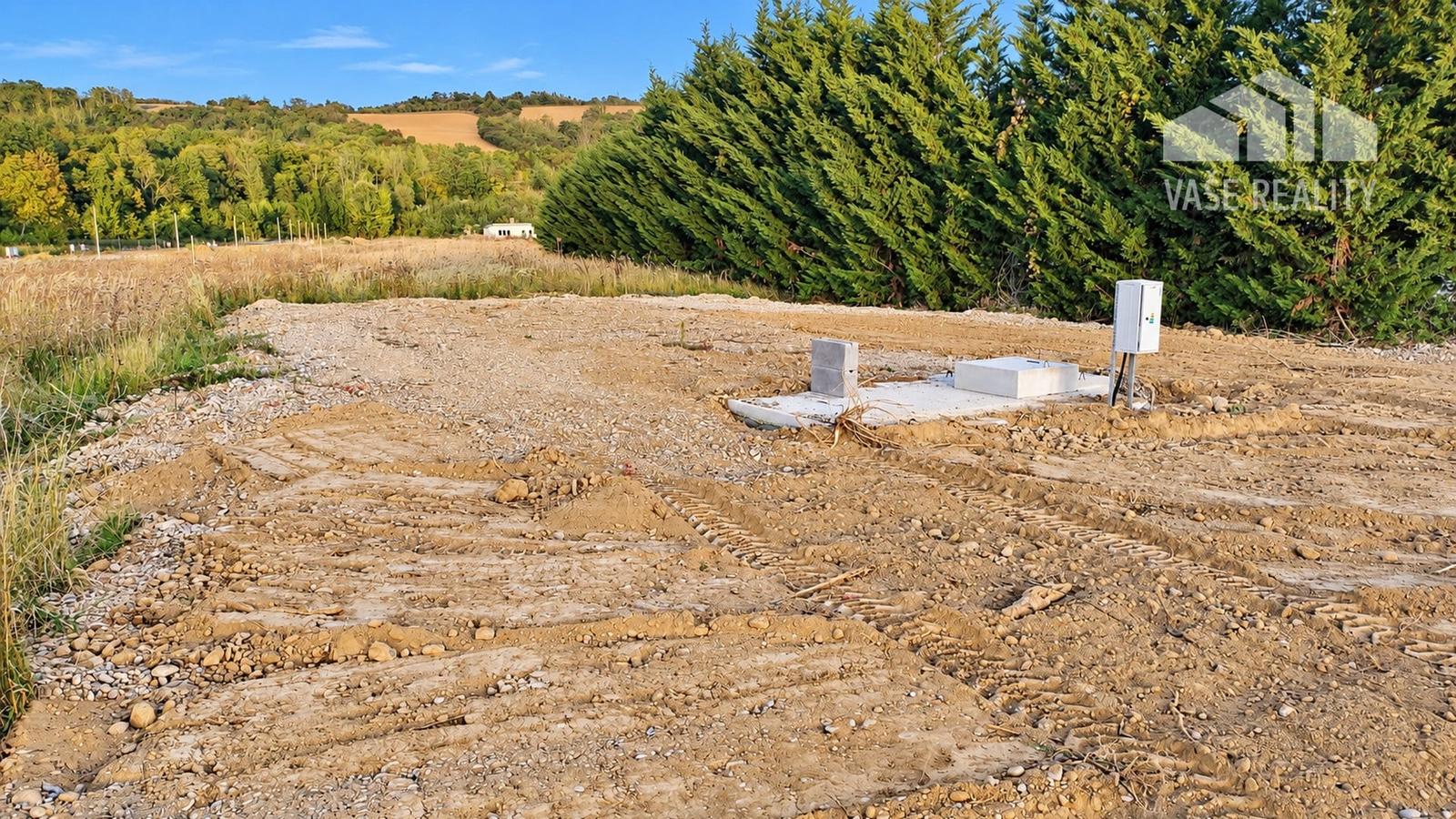STAVEBNÝ POZEMOK 516 m² – RATNOVCE, LEN KÚSOK OD PIEŠŤAN