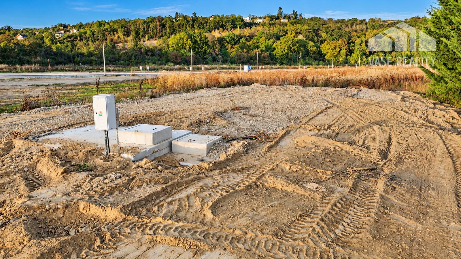STAVEBNÝ POZEMOK 516 m² – RATNOVCE, LEN KÚSOK OD PIEŠŤAN – fotka 2