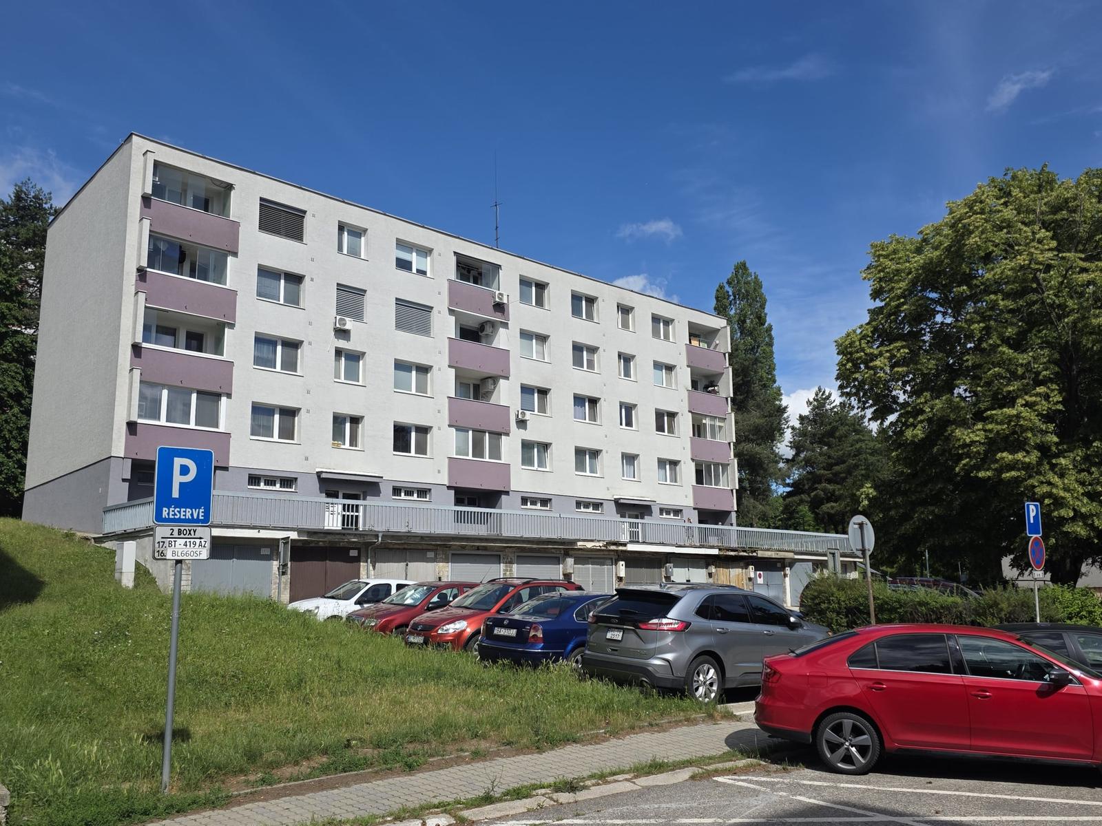 NA PREDAJ 4 IZBOVÝ BYT S LOGGIOU  BRATISLAVA - DÚBRAVKA