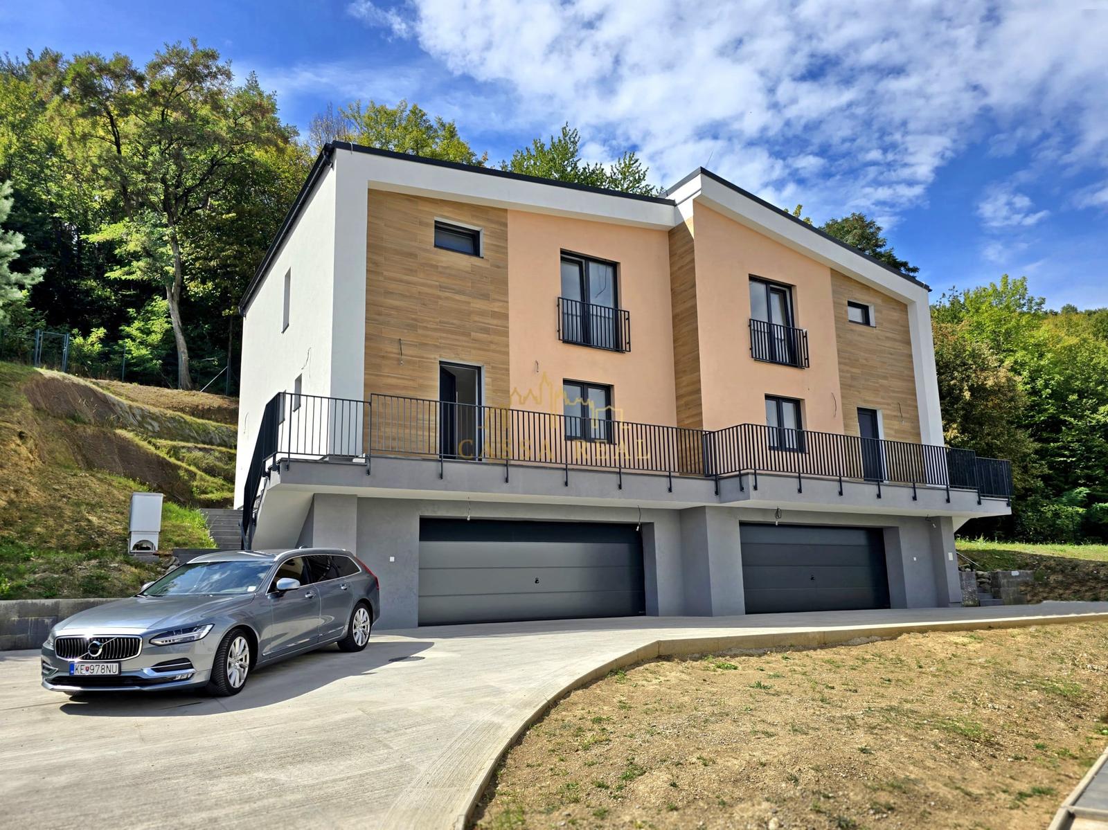 NOVÝ moderný 4-izb. DOM 132 m² pod lesom / Garáž 50 m² + Záhrada / Myslava - Pod Hrabinou