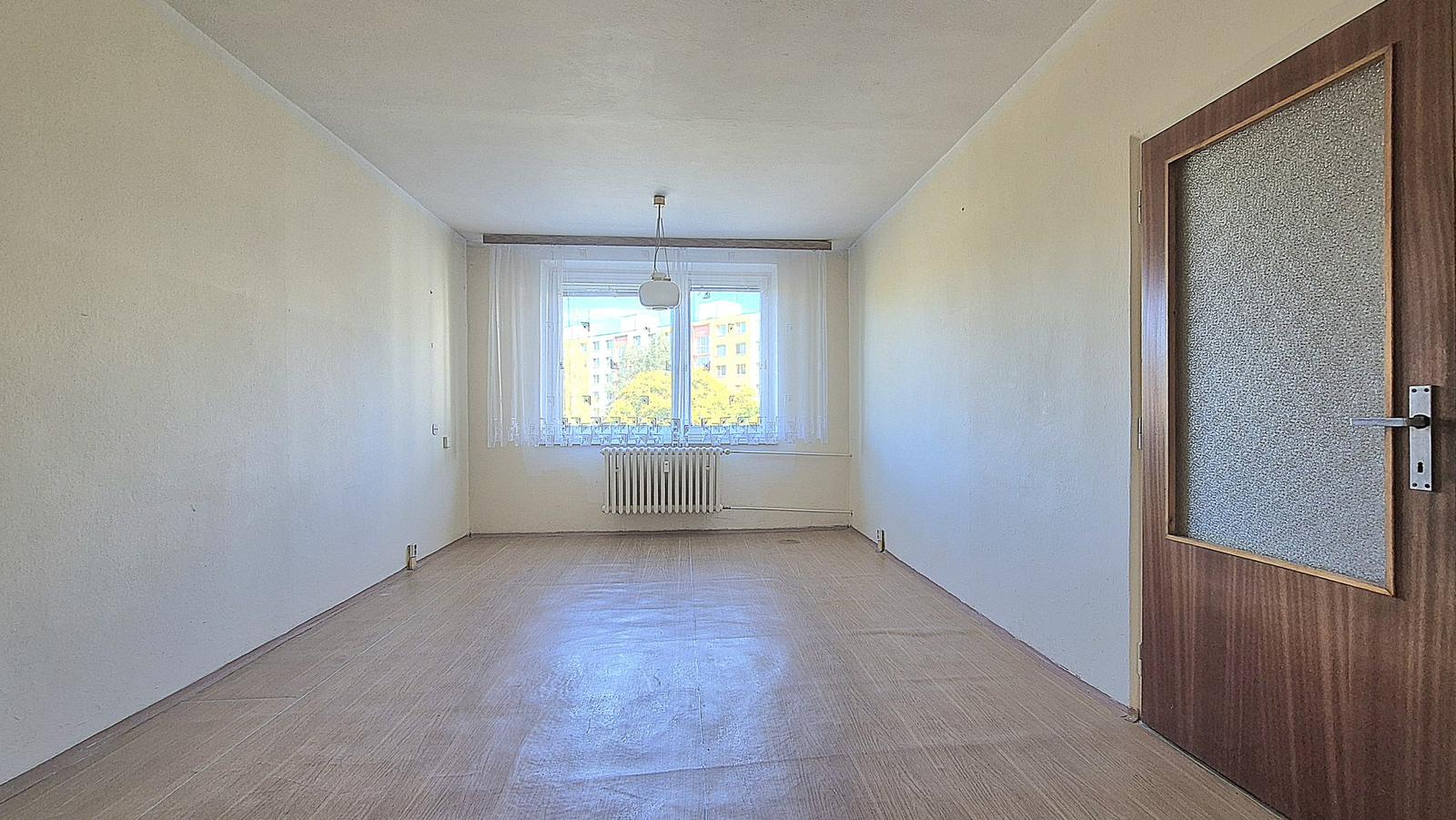 Exkluzívne ponúkame na predaj veľký 4.izb. byt s loggiou na Sídlisku III.