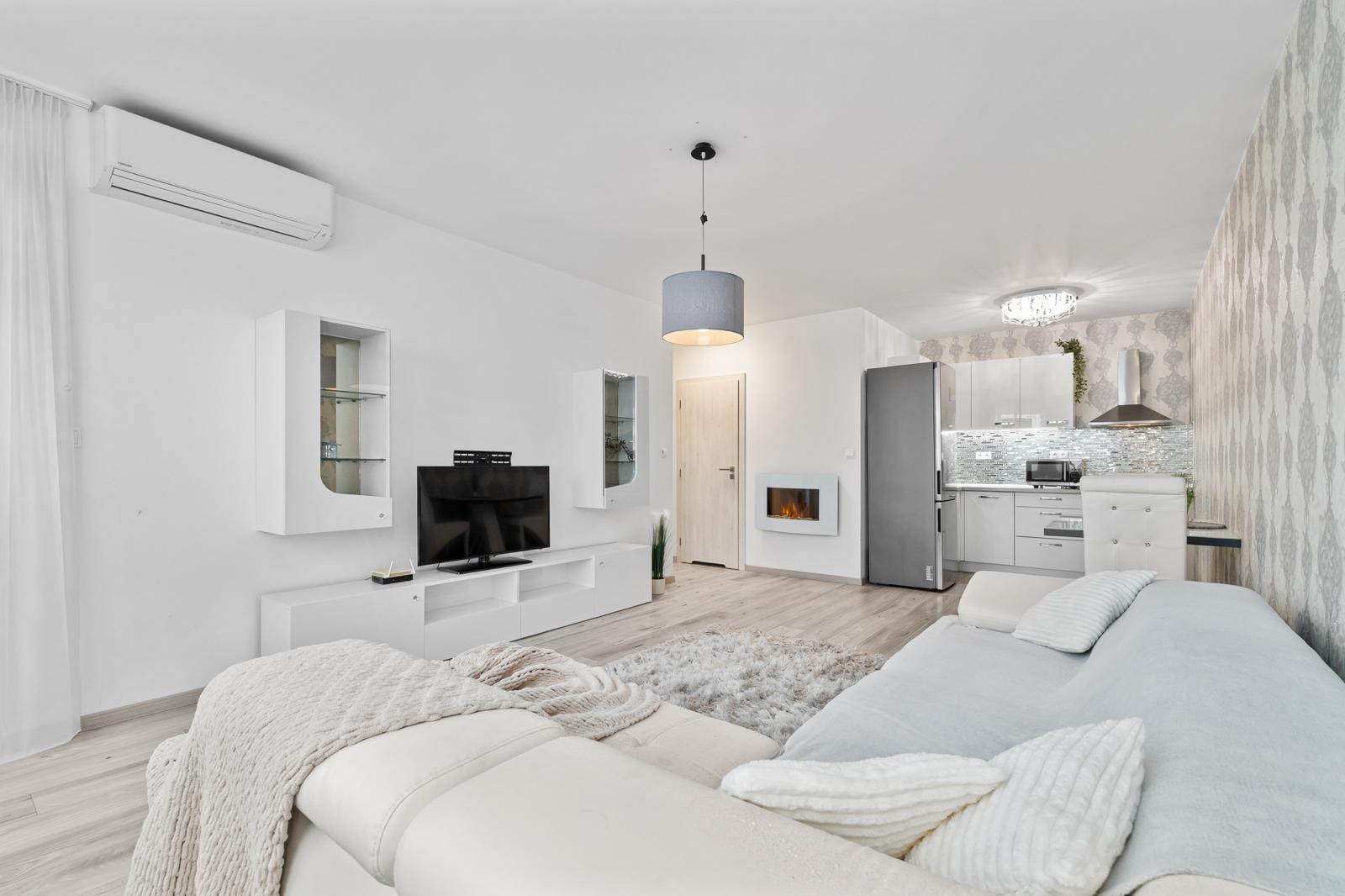 Moderný, zariadený 2 izbový byt s parkovaním, Uzbecká