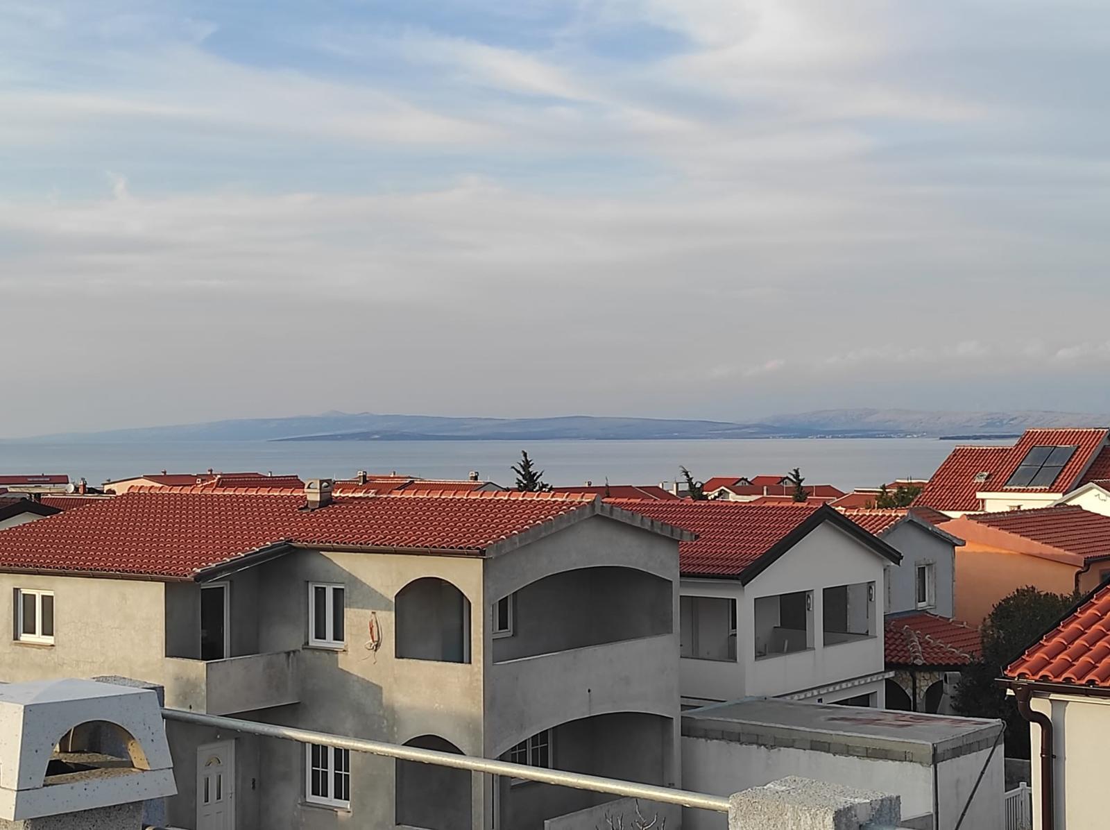 Chorvátsko, apartmán so strešnou terasou 400 m od mora. – fotka 2