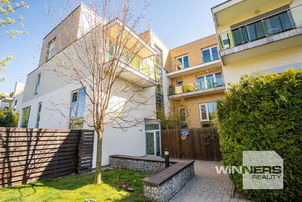 VÝHĽADY, SÚKROMIE A ELEGANCIA. 2-IZBOVÝ BYT VO VILADOME VINOHRADIS