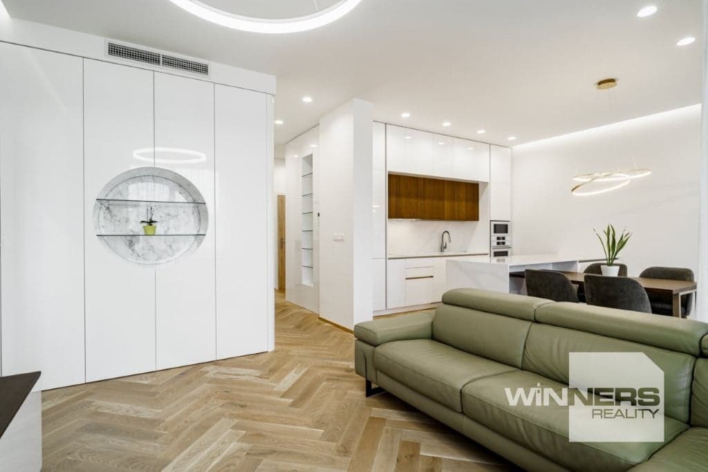 VÝNIMOČNÝ 3-IZBOVÝ BYT S IKONICKÝM VÝHĽADOM NA MODRÝ KOSTOLÍK | 2 LODŽIE, BALKÓN A 2 PARKOVACIE MIESTA