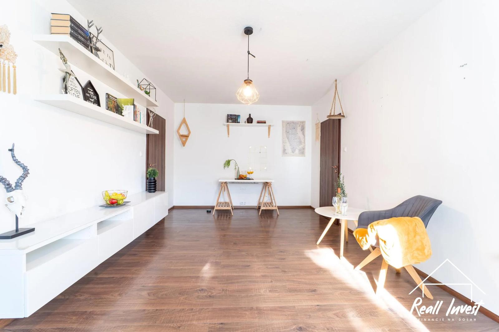 PRIESTOR, KTORÝ VÁS PREKVAPÍ | 2-IZBOVÝ BYT | 62 m² | PIEŠŤANY