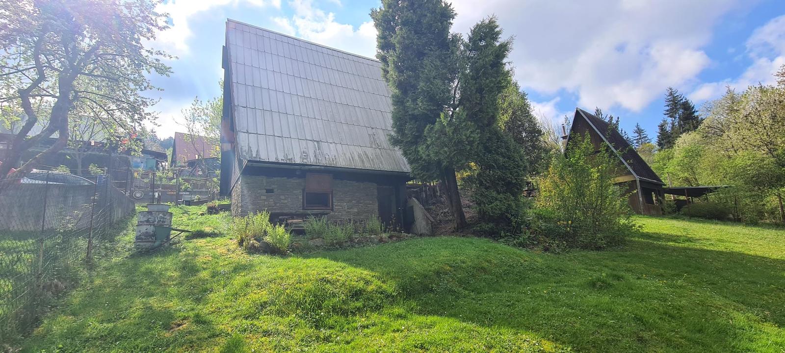 Rezervované, záhradná chatka s vysporiadaným pozemkom, Divina, okr. Žilina, exkluzívne Romdom