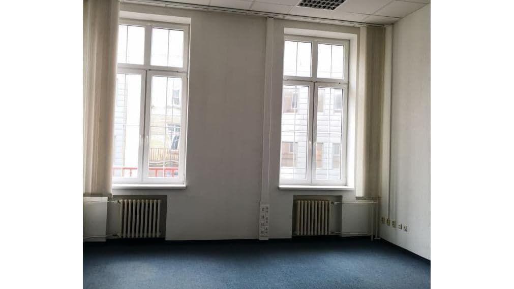 Kancelársky celok v historickej budove centre Bratislavy na Grossligovej ulici, aj s parkovaním
