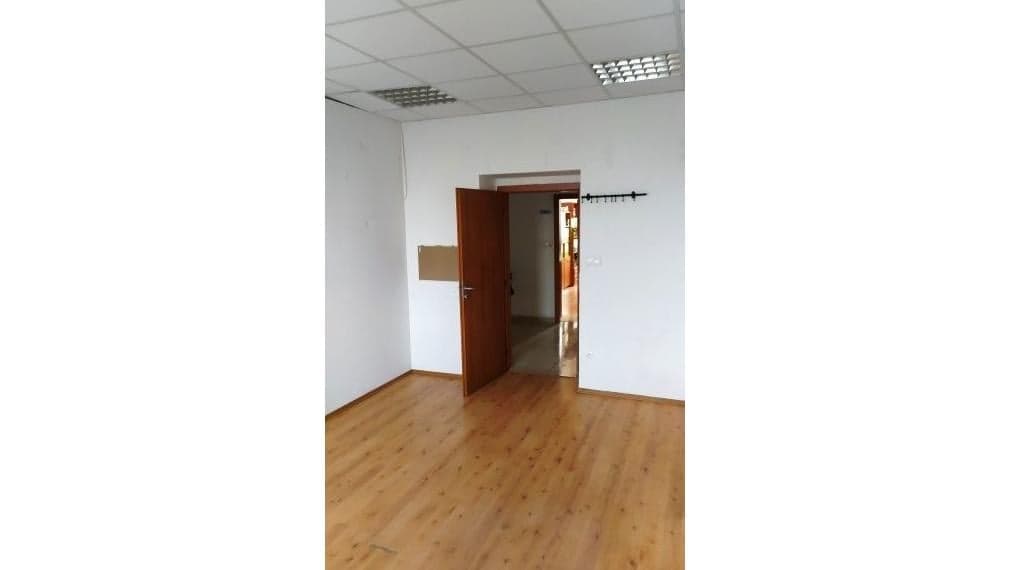 Kancelársky priestor 3x 18,5m² v Ružinove – fotka 2