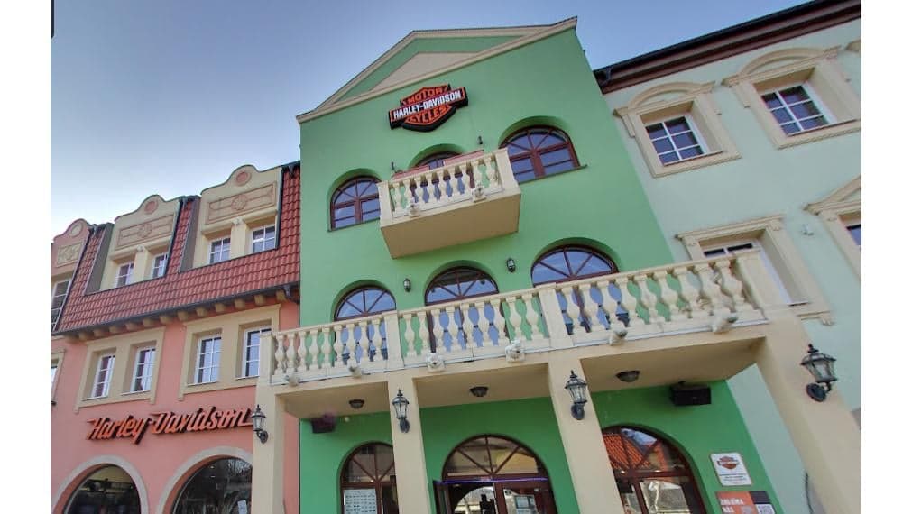 Priestory na Rebarborovej ulici v budove Harley Davidson na prenájom, BAII