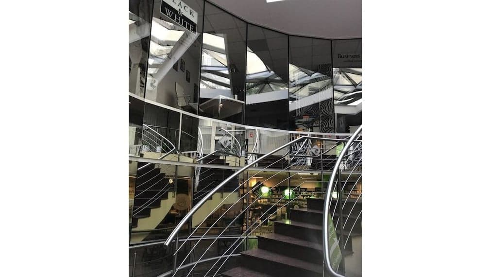 Obchodno-administratívny priestor v pasáži, s parkovaním, v centre – fotka 2