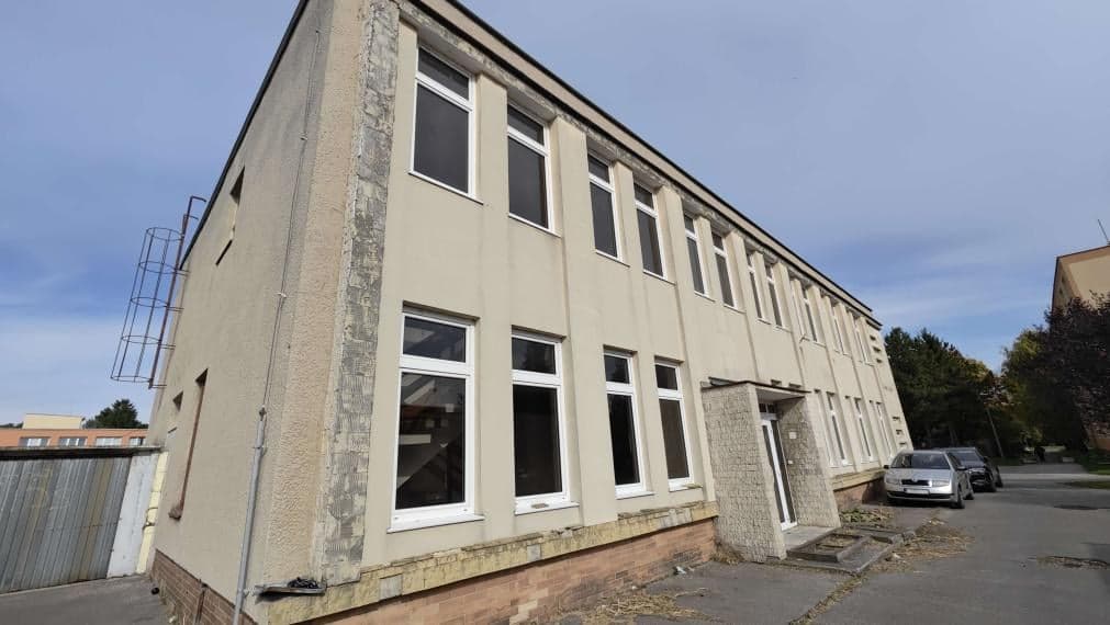 Na prenájom podlažná budova pri centre v mesta Šurany