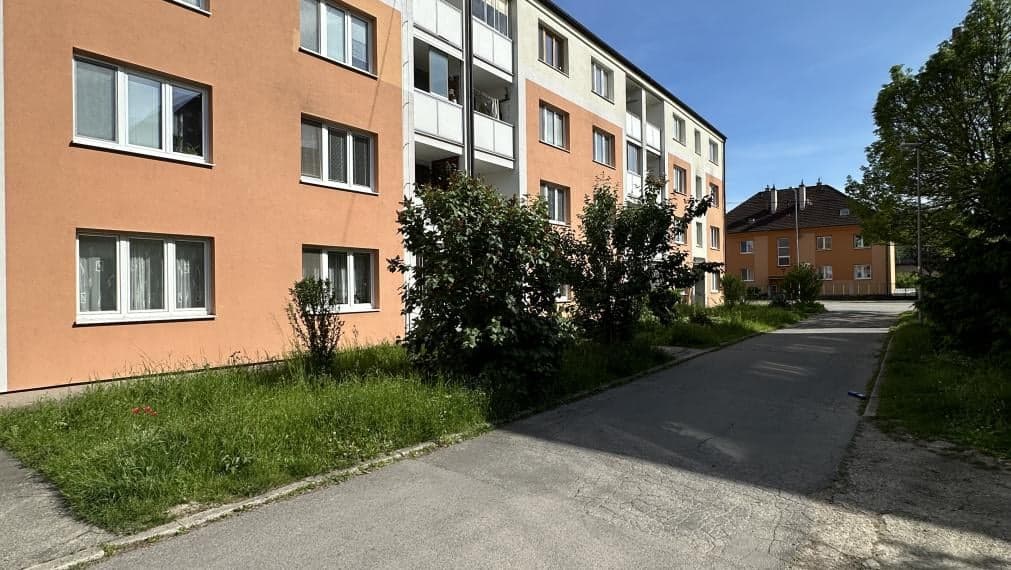 PREDANÝ - 4 izbový byt na predaj v exkluzívnej lokalite Trenčína - Hodžova ulica