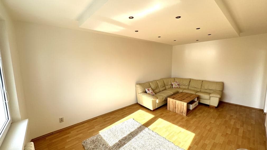 PREDANÝ ! Veľkometrážny 3 izbový byt - 80m2, DCA - Centrum I., VYMENENÁ KOMPLETNÁ ELEKTROINŠTALÁCIA + NOVÉ STIERKY!! – fotka 2