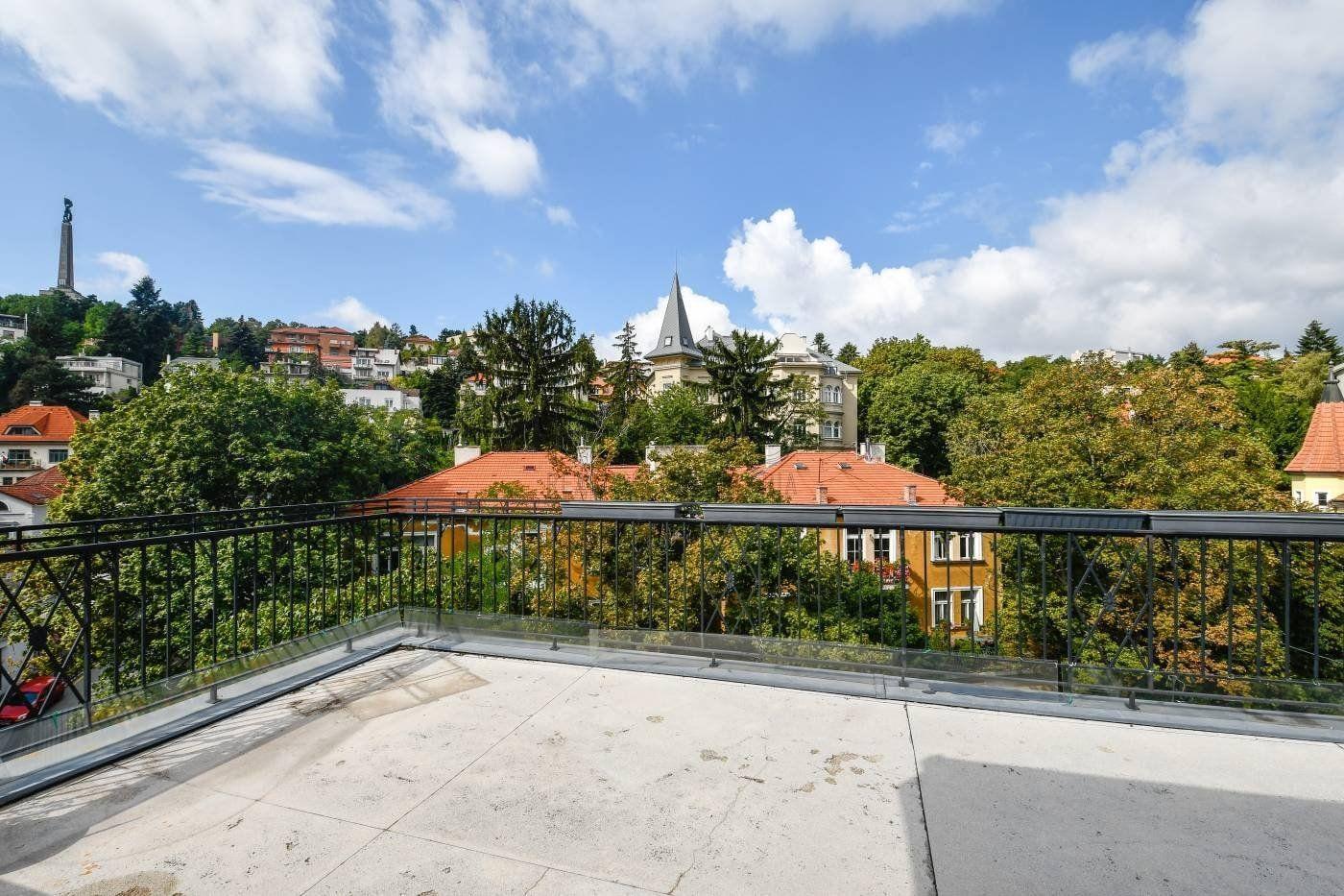 Priestranný 3-izbový apartmán v rezidencii Hlboká 7