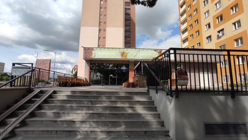 Obchodný priestor 500m2 s priestrannou terasou, v blízkosti polikliniky Tehelná – Bratislava III