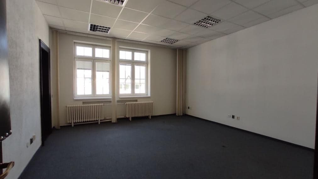 Kancelársky celok v historickej budove centre Bratislavy na Grossligovej ulici, aj s parkovaním, 109,38 m2, 147m2 alebo 169,30 m2 – fotka 2