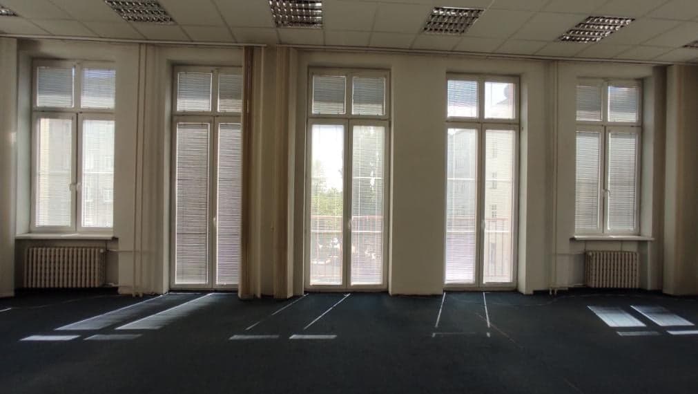 Kancelárske priestory v historickej budove centre Bratislavy na Grossligovej ulici, aj s parkovaním, 109,38 m2, 147m2 alebo 169,30 m2
