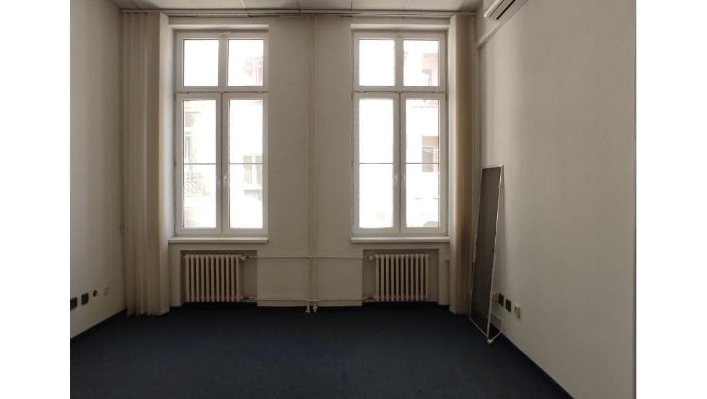 Kancelárske priestory v historickej budove centre Bratislavy na Grossligovej ulici, aj s parkovaním, 109,38 m2, 147m2 alebo 169,30 m2 – fotka 2