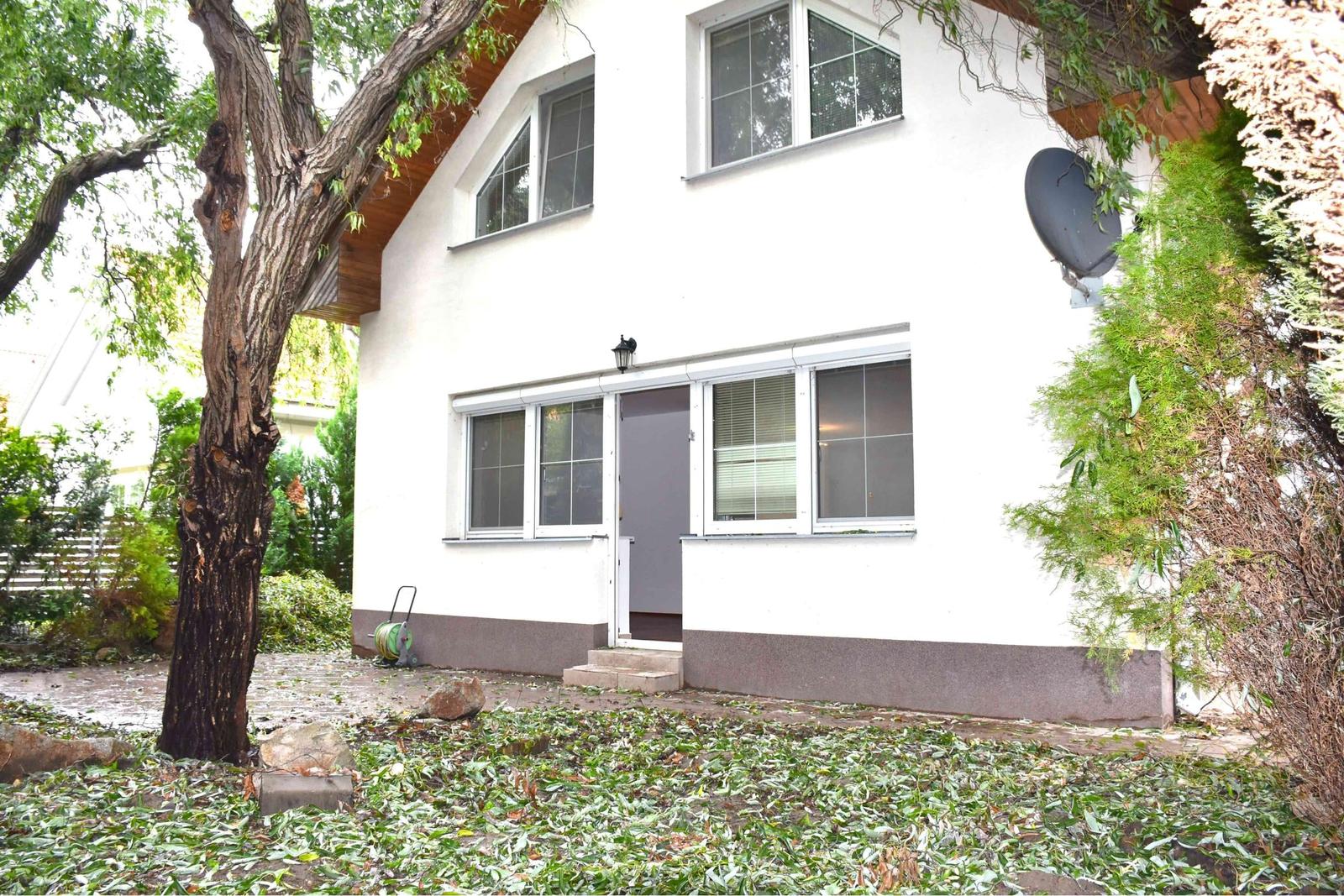 Priestranný, samostatne stojaci, 5i RD s garážou vo výbornej lokalite, Rusovce
