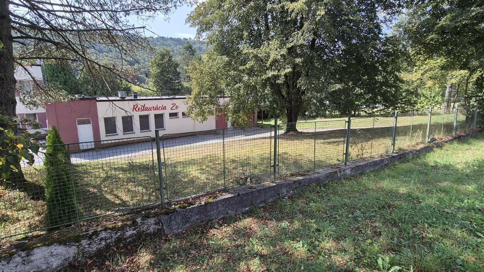 Budova Reštaurácie s veľkým pozemkom, v Bardejovských kúpeľoch
