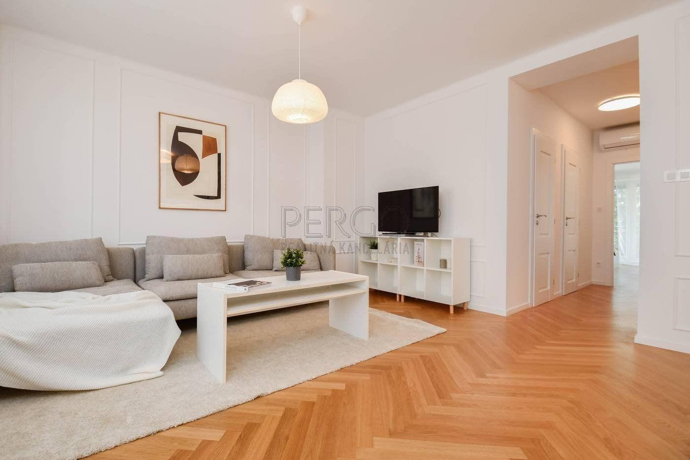 REZERVOVANÉ Moderný 2-izbový byt s dvoma balkónmi na Záhradníckej ulici