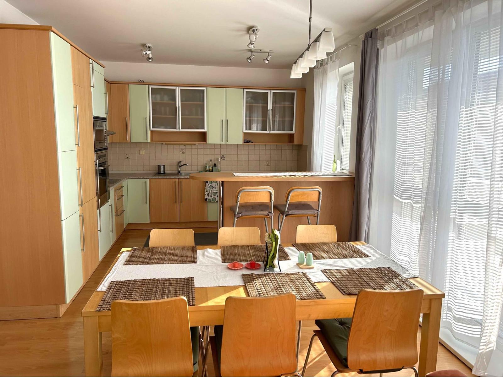 3i byt s garážou, terasa, balkón, kompletne zariadený, Ružinov