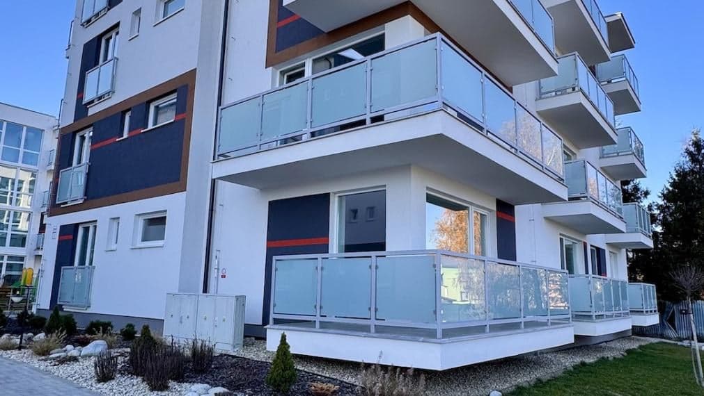 Na prenájom štýlový 3-izbový byt s dvoma balkónmi a garážovým státím v Poprade – Veľká