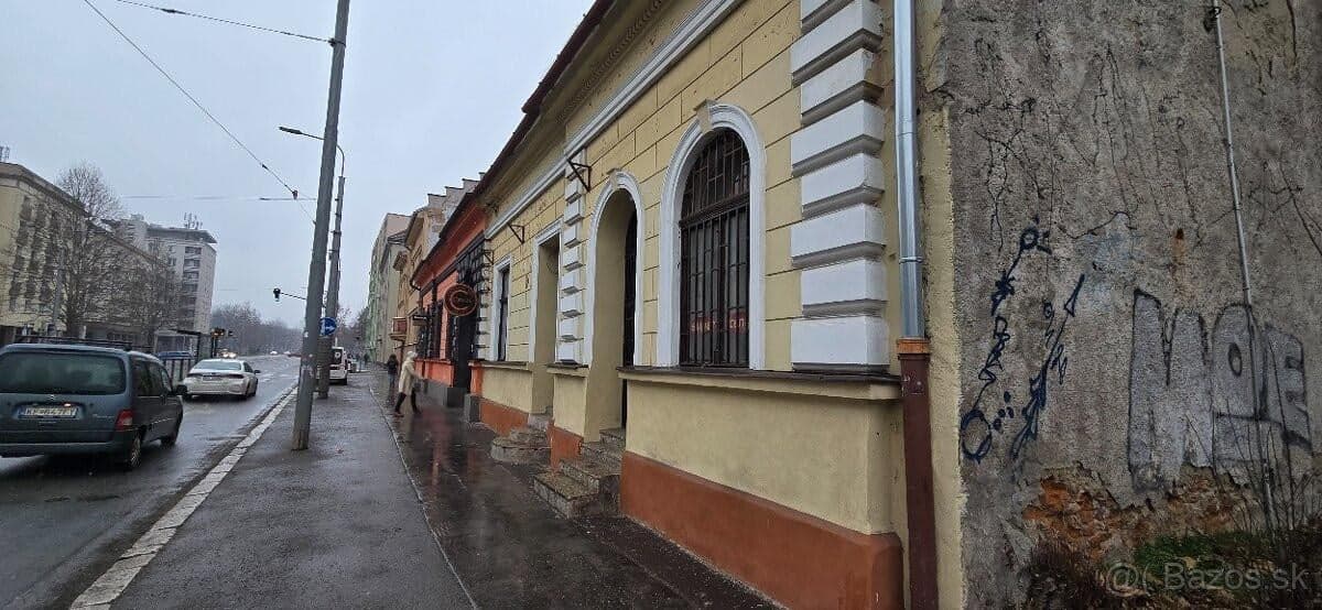 Lukratívna budova s  pozemkom v centre na PREDAJ!!!