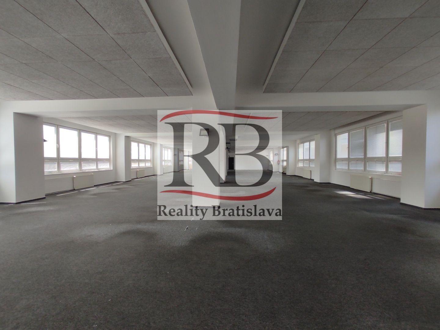 Priestor na Kalinčiakovej ulici v budove SITNO v tesnej blízkosti TOWER 5 a štadióna Tehelné pole, Bratislava III