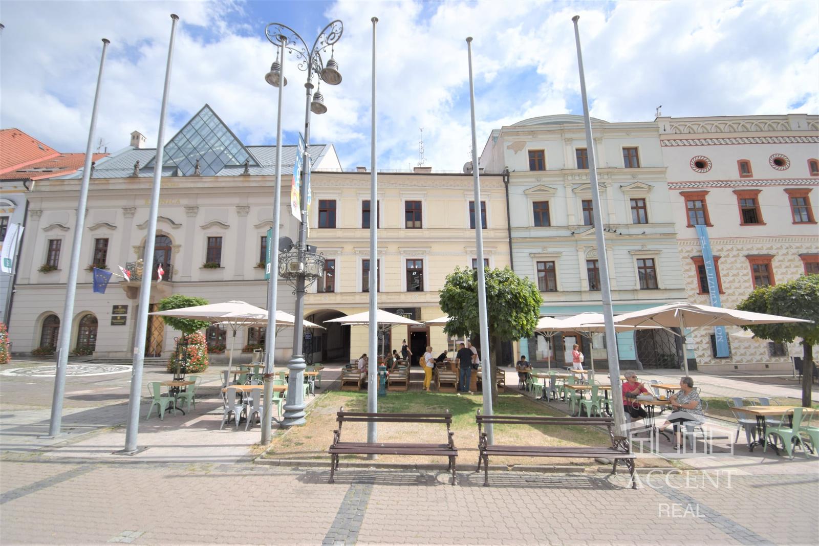NÁDHERNÁ HISTORICKÁ BUDOVA   V CENTRE BANSKEJ BYSTRICE (1700m2)