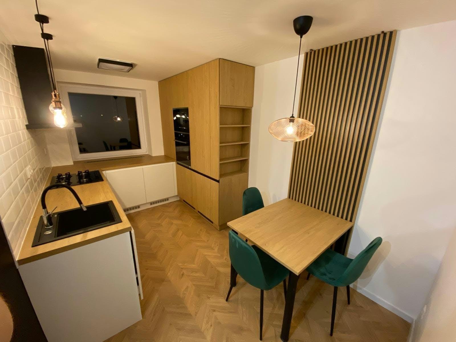 ✨ LUXUSNÉ BÝVANIE V SRDCI MICHALOVIEC – 2-IZBOVÝ BYT S BALKÓNOM, PARKOVANÍM A VEĽKÝM SKLADOM