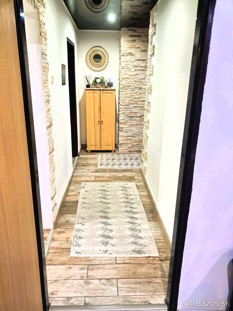 VÝHODNÁ KÚPA! 3-IZBOVÝ BYT, 82 m² ZA 65 000 € – fotka 2