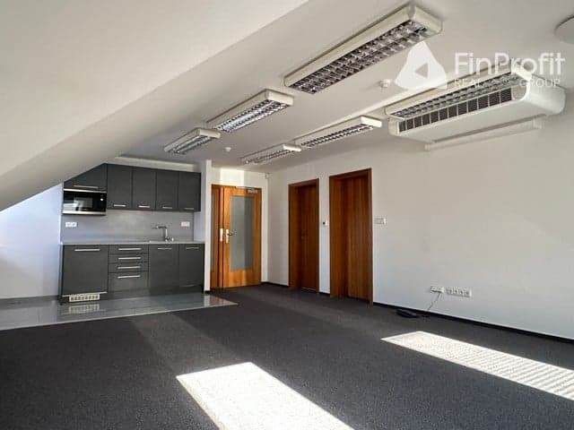 Podkrovné administratívne priestory  – 186,9 m², Miletičova ul.