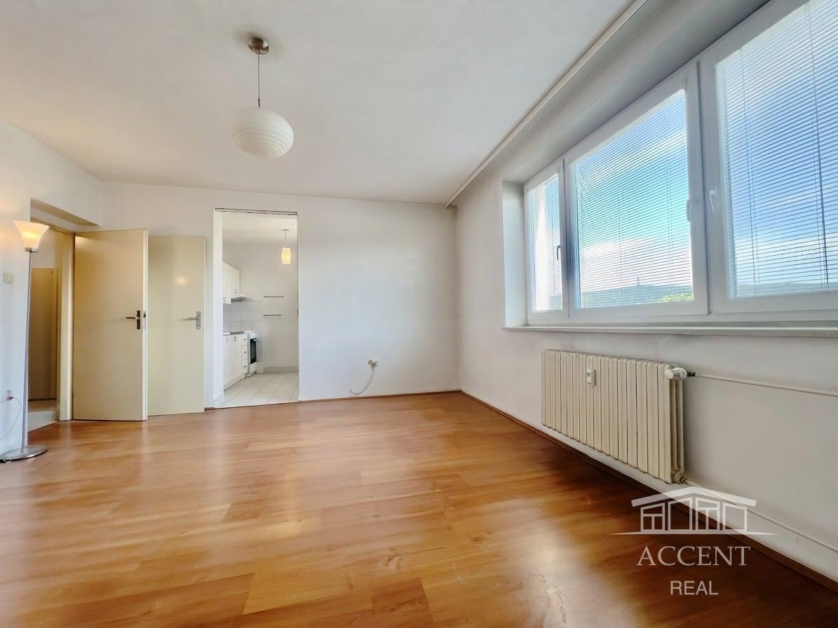 PRIESTRANNÝ 1-IZBOVÝ BYT SO SAMOSTATNOU KUCHYŇOU (37M2) V PRÉMIOVEJ LOKALITE PRI HORSKOM PARKU - STARÉ MESTO