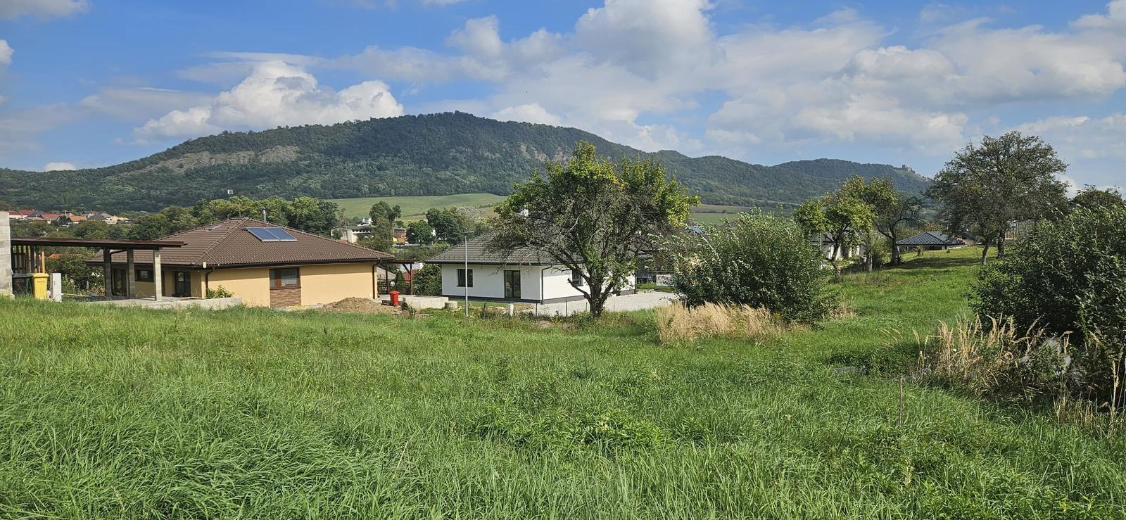 NA PREDAJ | 2 stavebné pozemky – Fintice, len 7 km od Prešova
