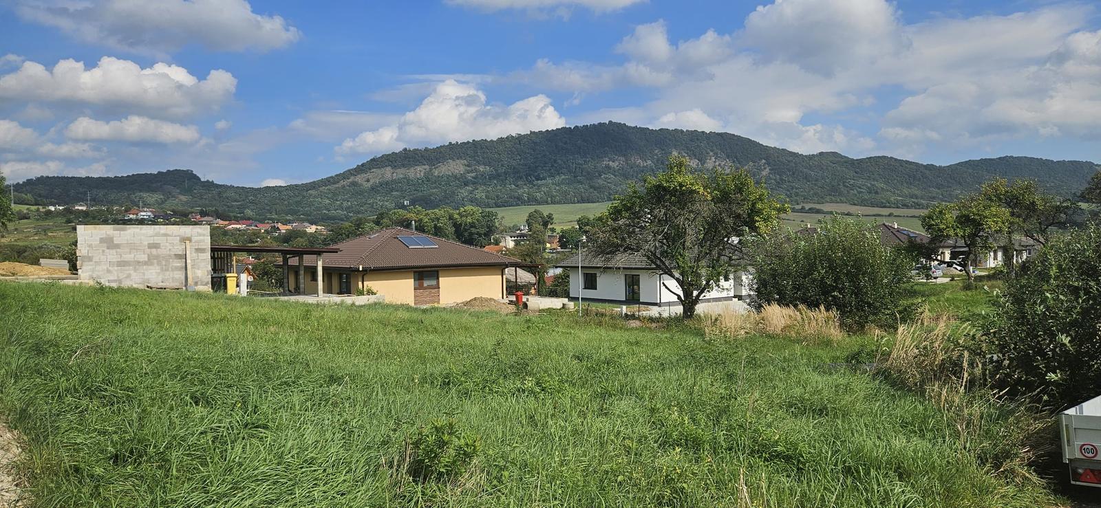 NA PREDAJ | 2 stavebné pozemky – Fintice, len 7 km od Prešova – fotka 2
