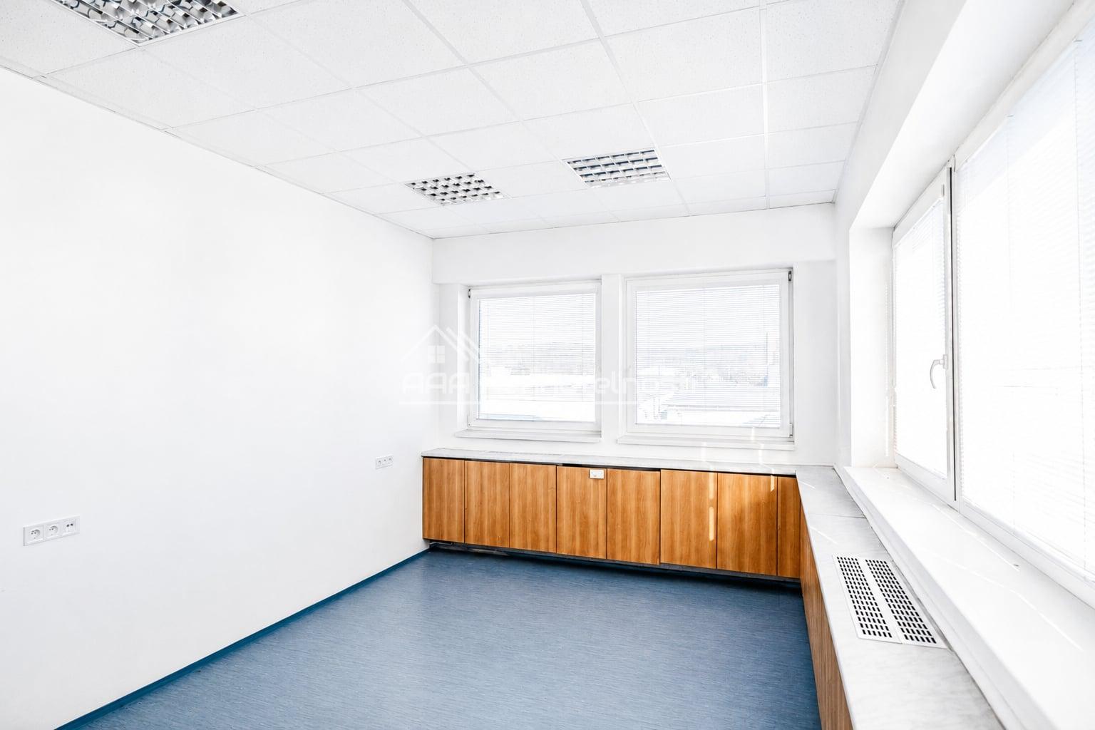Na prenájom 4 kancelárie v súkromnom areáli, Južná Trieda – fotka 2