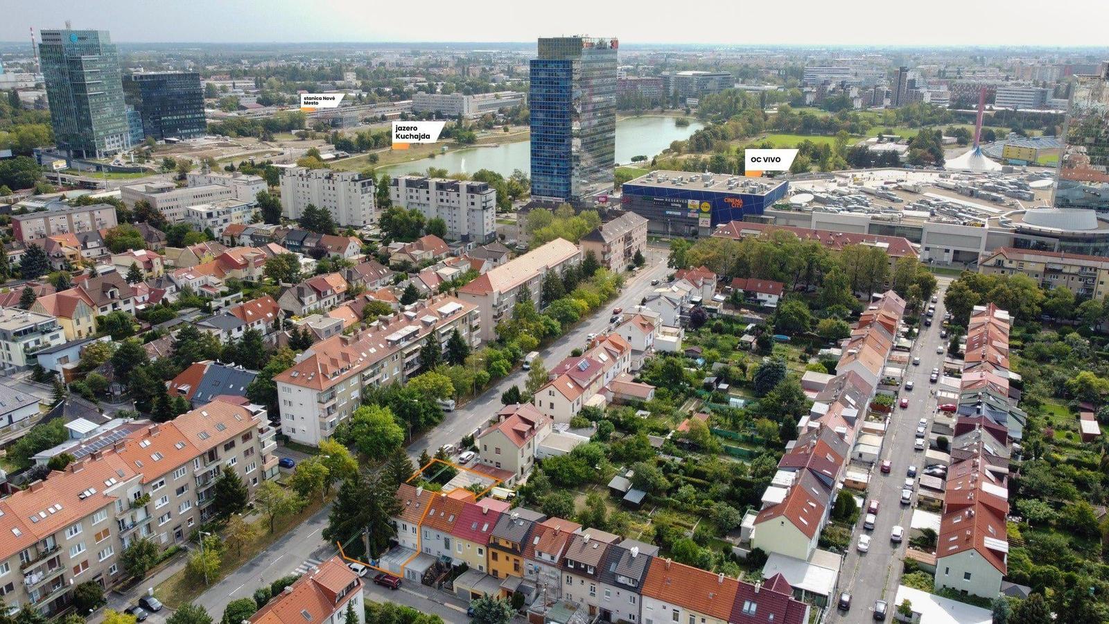 PREDANÉ- rod.dom, pozemok 490 m2, garáž + 5 park.miest, TOP LOKALITA BA III - v blízkosti OC VIVO/POLUS