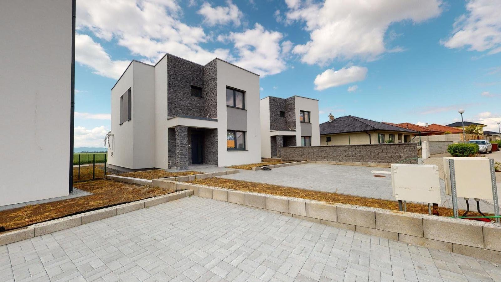 PREDANÉ-Novostavba 5 izb.rodinný dom RD1/C:132 m2,rovinatý pozemok 505 m2, Trnava.