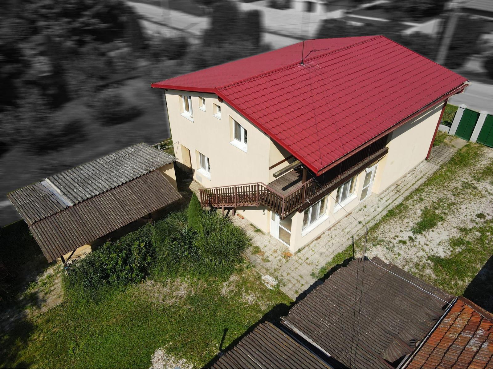 Na predaj Podlažný rodinný dom / Penzión v obci Radava