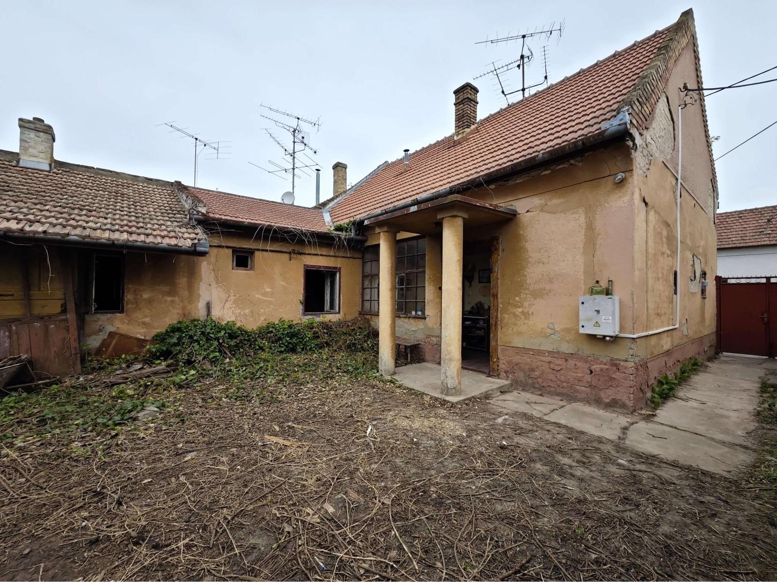 Na predaj 2-izbový rodinný dom v meste Nové Zámky