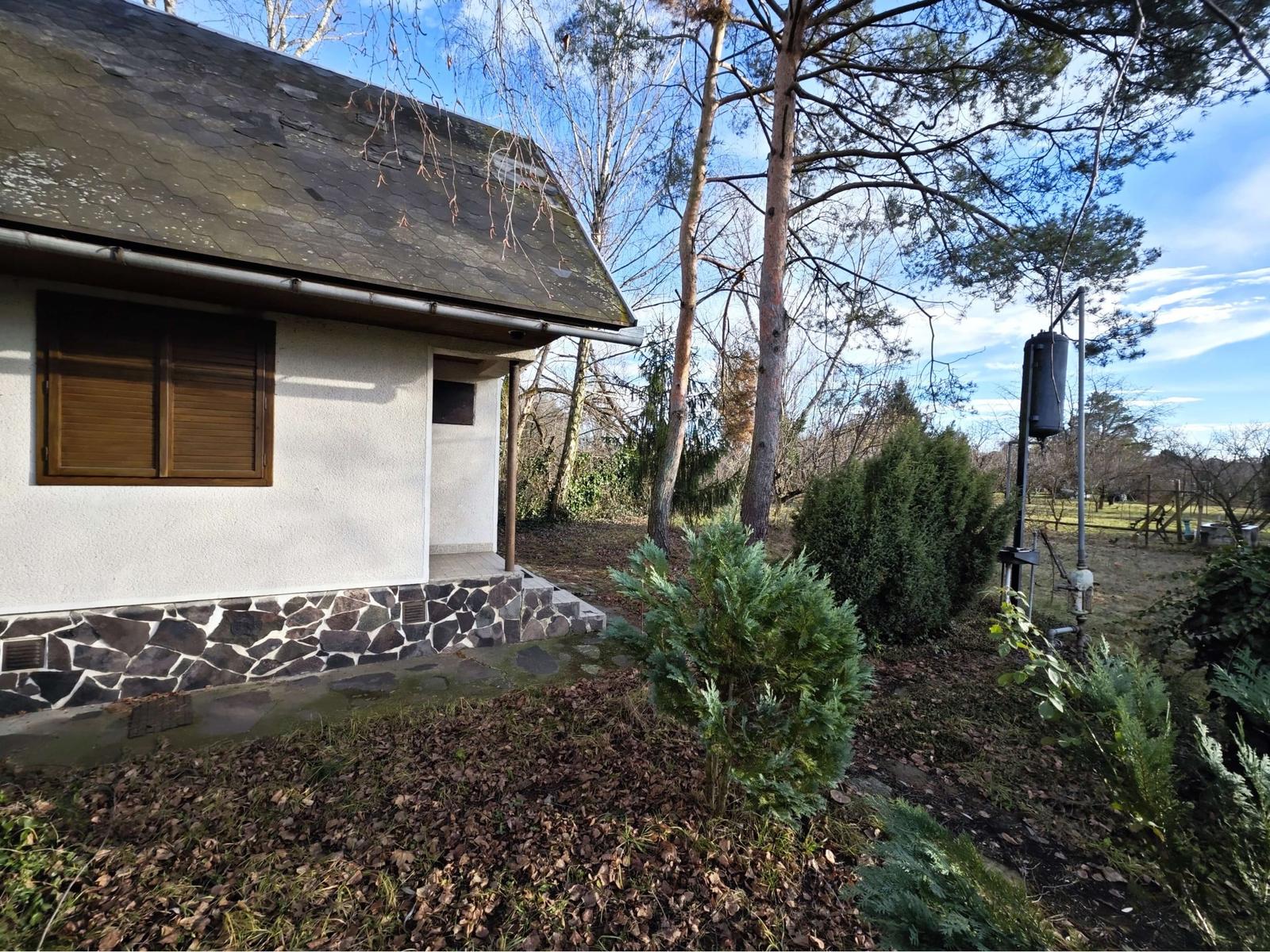 Na predaj murovaná chata v obci Uľany nad Žitavou