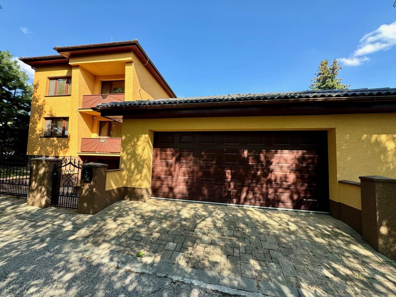 Predaj 4izb.RD Zobor, pozemok 10á, dvojgaráž, EXKLUZÍVNE!