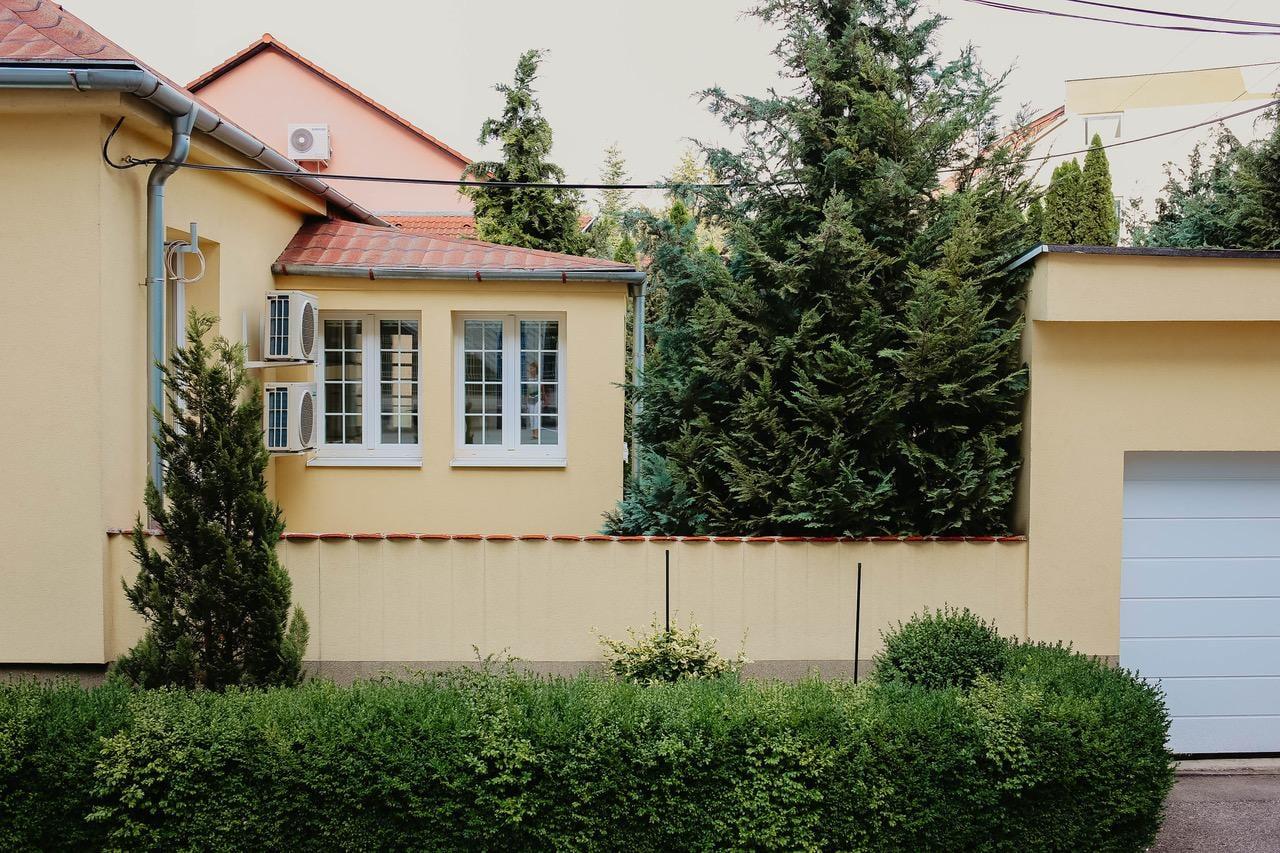 Predaj rekonštruovaného  RD s dvojgarážou v centre - Nerudova, Košice