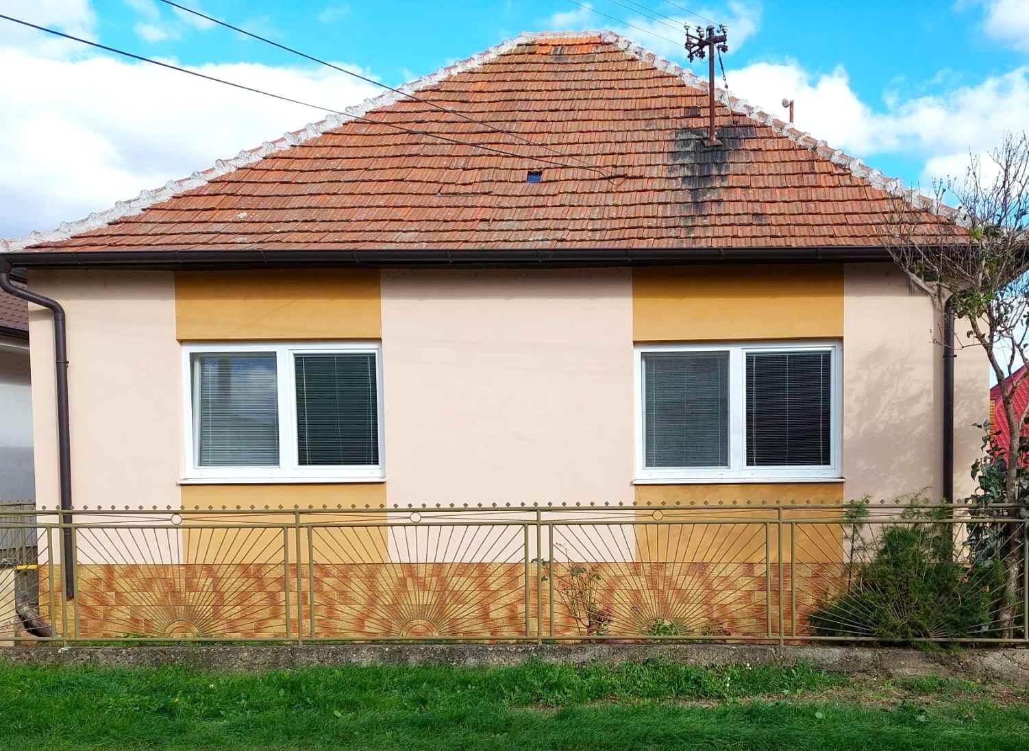 Výhradne - Na predaj tehlový 3-izbový rodinný dom v obci Komjatice