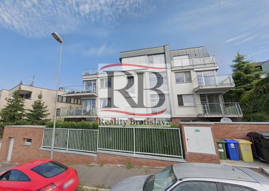 BEZ PROVIZIE Priestranný 4-izbový byt na Hradnom kopci, Fialkové údolie, BA1