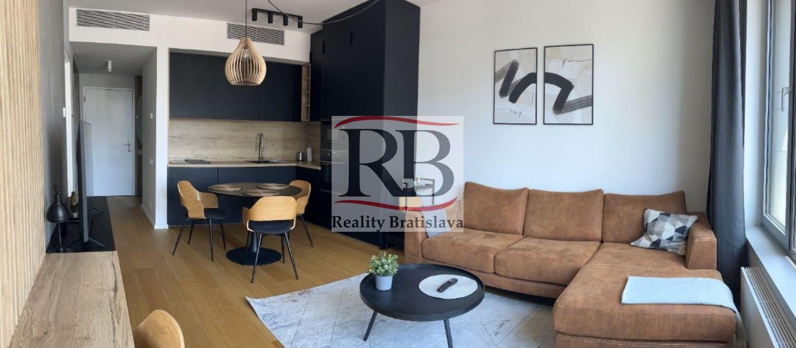 2i byt v atraktívnej lokalite Bratislava - Staré Mesto, komplex SKY PARK