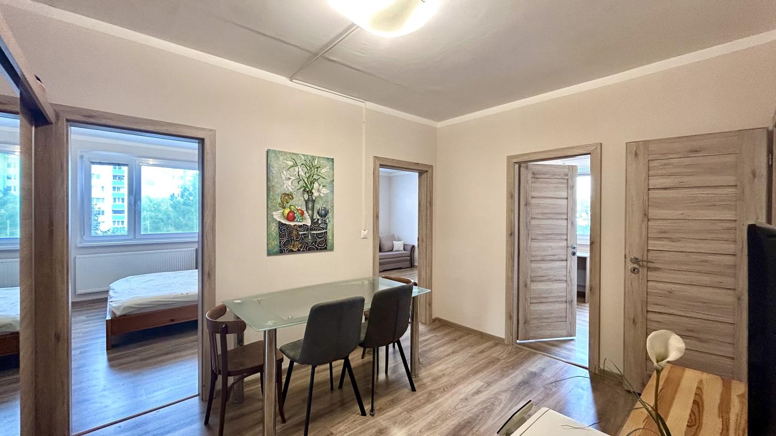 PRENAJATÝ - Na prenájom 3 izbový byt s loggiou na Tematínskej ulici