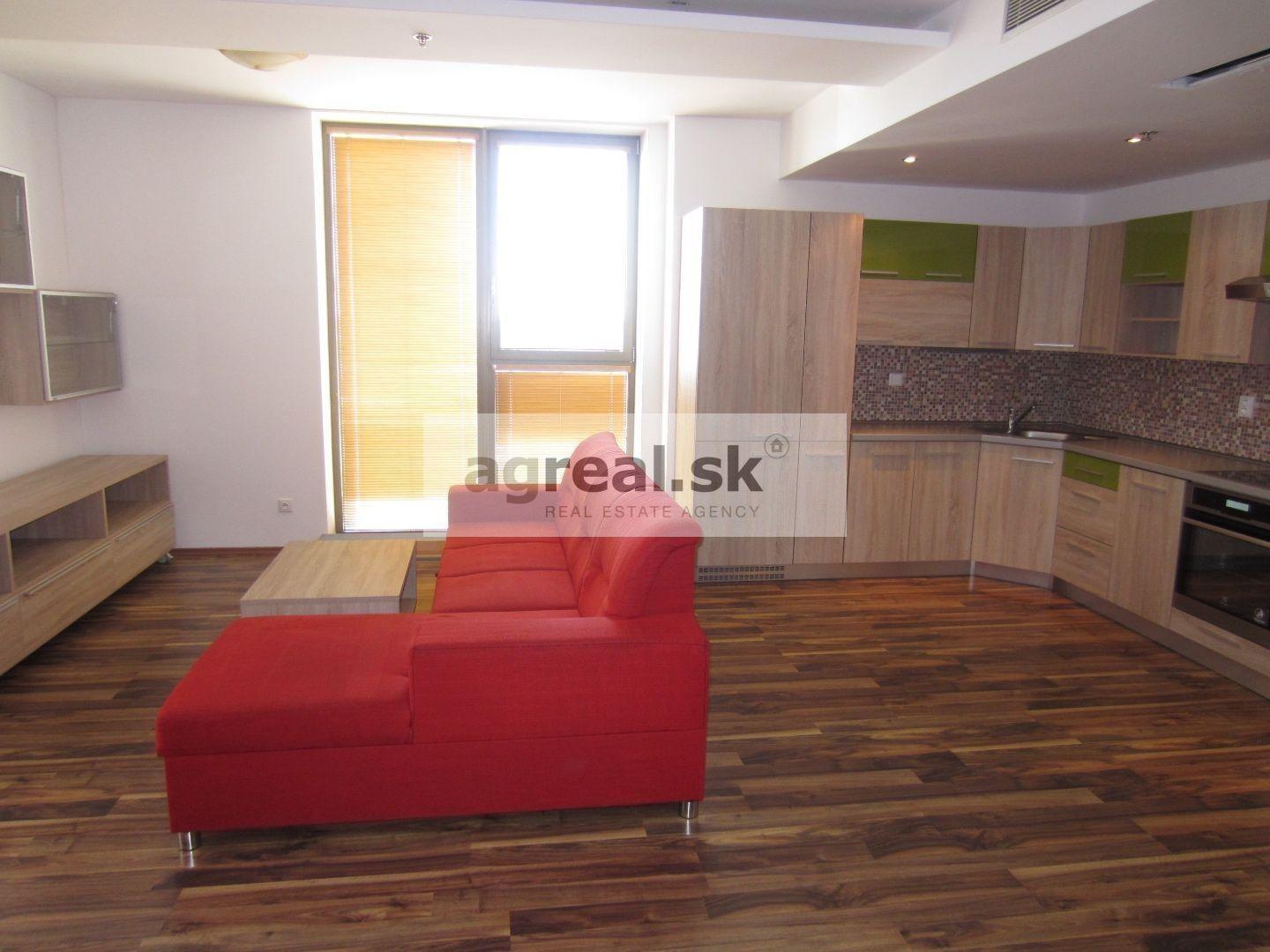 Priestranný 3-izbový apartmán v novostavbe Vienna Gate na 13.p., možnosť garáže
